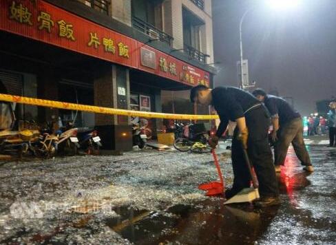 高雄一便当店气爆致16伤 数桶瓦斯桶燃烧火势猛烈20分钟才扑灭
