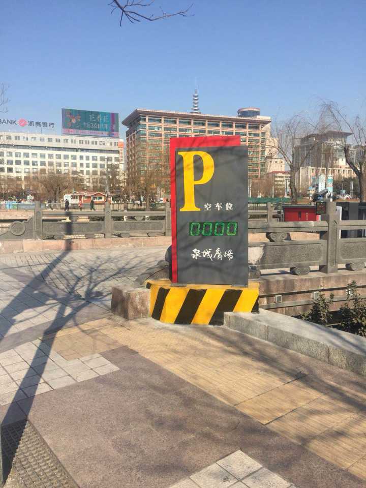 Ȫ�ǹ㳡����ͣ��������2�챬��  ������ֵ�ء�ϵͳ����