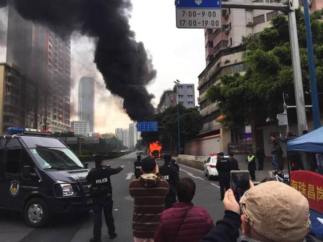 不幸中的万幸!广州大巴行驶自燃 幸亏当时空载只有驾驶员1人