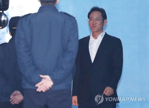 资料提：李在镕（图片来源：韩联社）