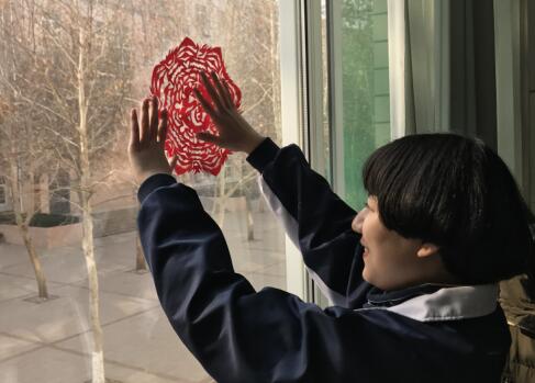 【立春】历城二中师生剪贴窗花,扮靓校园迎新年