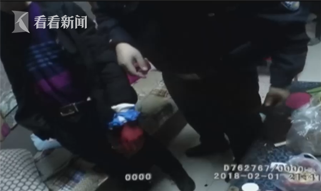 戏精！男子为挽回女友买红墨水假装自残 还留遗书