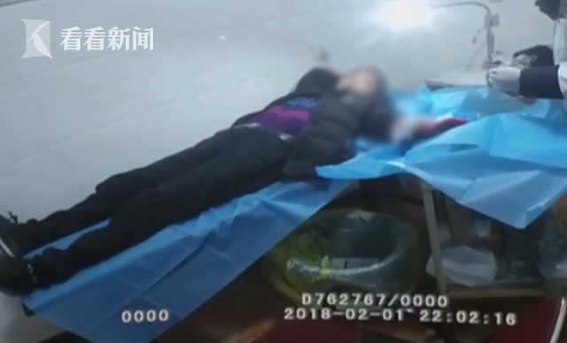 戏精！男子为挽回女友买红墨水假装自残 还留遗书