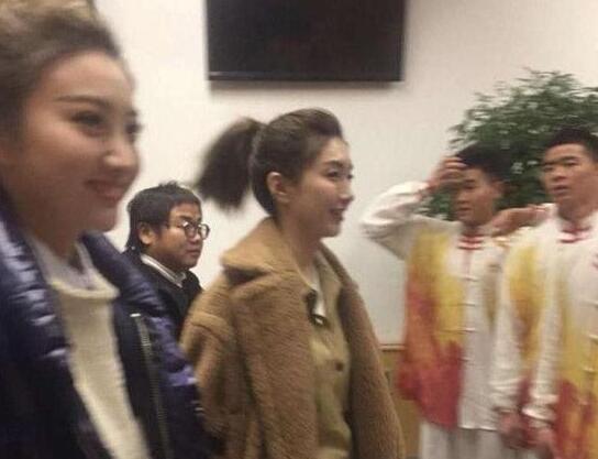 确定上春晚!江疏影现身联排 与李易峰合唱《赞