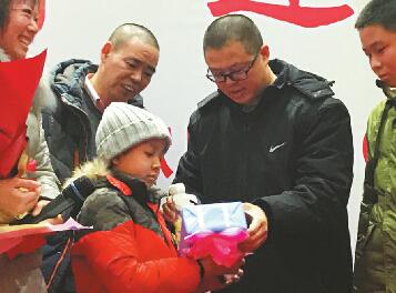 山东造血干细胞捐献突破六百例 一对供受者在济相见