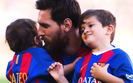 梅西第三个孩子即将诞生 社交平台官宣取名Ciro