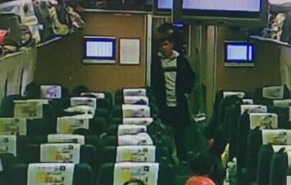 乘警抓获高铁惯偷 旅客行李箱被盗铁路警方监控寻贼
