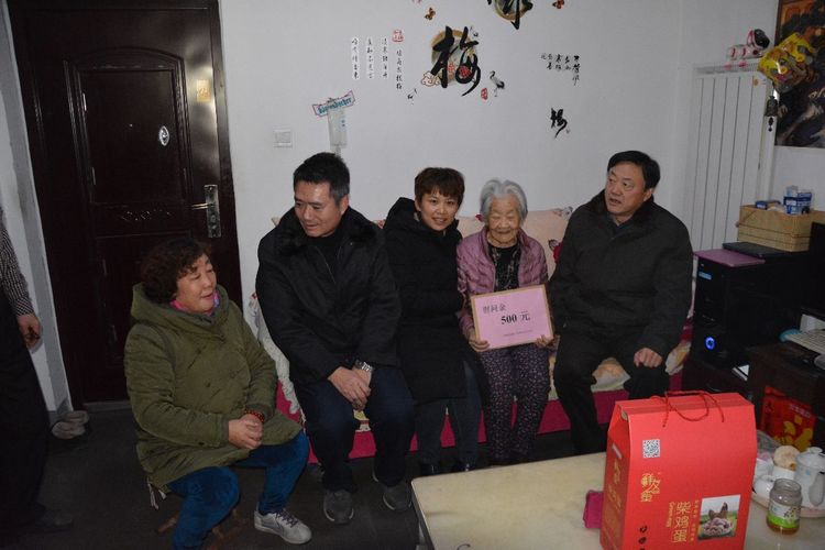 温暖过大年：宝华街街道开展春节前走访活动