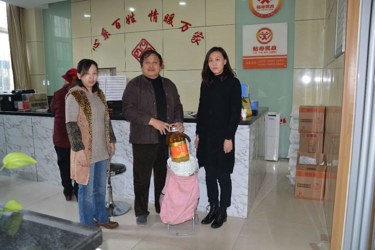 温暖过大年：宝华街街道开展春节前走访活动