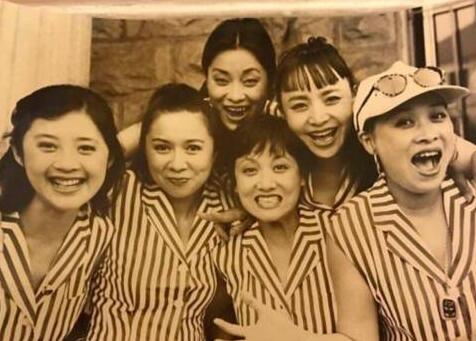 岁月雕工！那英深夜发合影惊艳了 20年前的她们秒杀