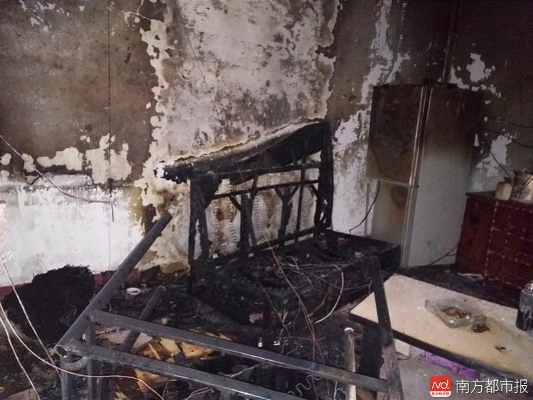 熊孩子!男子外出买菜反锁屋门 3个孩子玩火烧屋险丧命