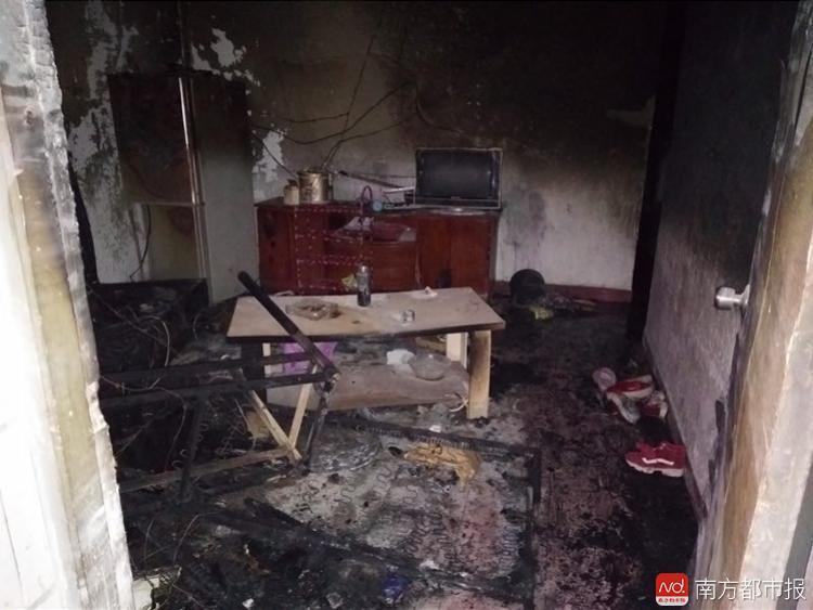熊孩子!男子外出买菜反锁屋门 3个孩子玩火烧屋险丧命