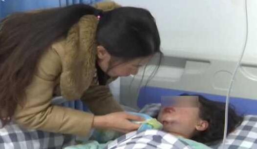 熊孩子往化粪池里放鞭炮 气浪掀飞井盖砸伤女孩