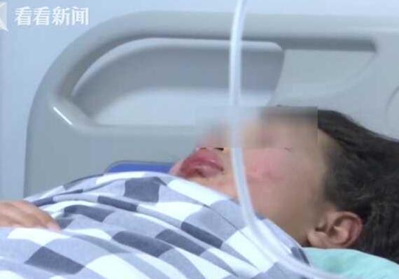 熊孩子往化粪池里放鞭炮 气浪掀飞井盖砸伤女孩