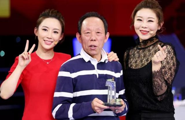 颜值担当！潘晓婷金佳映夺冠 潘晓婷的父亲潘健为冠军颁奖