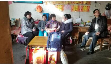 区投促局走访慰问商河县沙河镇贫困青少年家庭