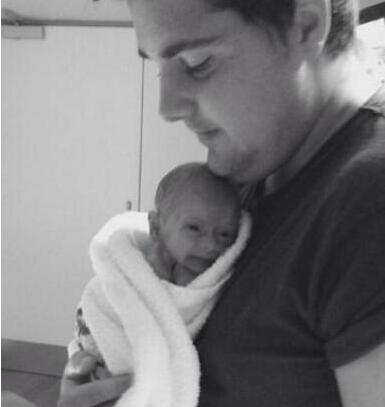 新婚夫妇外出度蜜月，丈夫突然说不认识妻子，结局令人崩溃