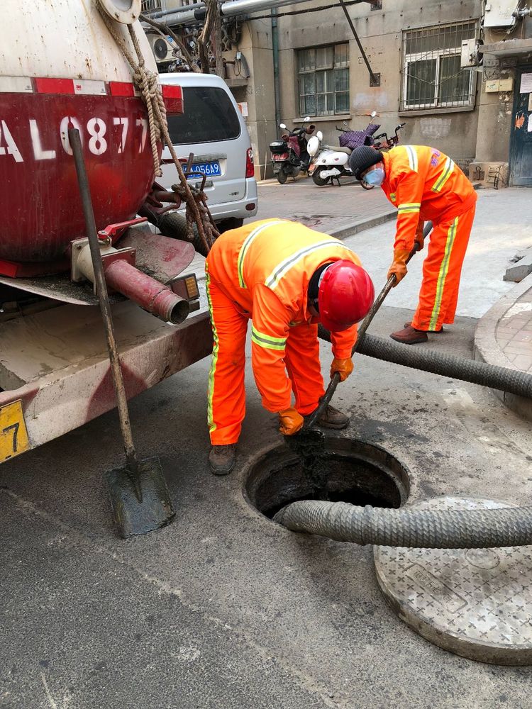 历下区市政局启动迎新春化粪池清挖疏浚专项活动