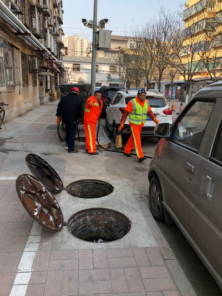 历下区市政局启动迎新春化粪池清挖疏浚专项活动