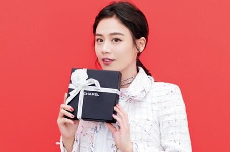 马思纯宋茜拍写真 香奈儿情人节大促请来两大元气美女