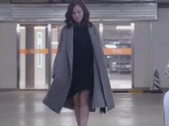 美的不像话!杨幂再破衣服记录 《谈判官》四集换了几十款太任性