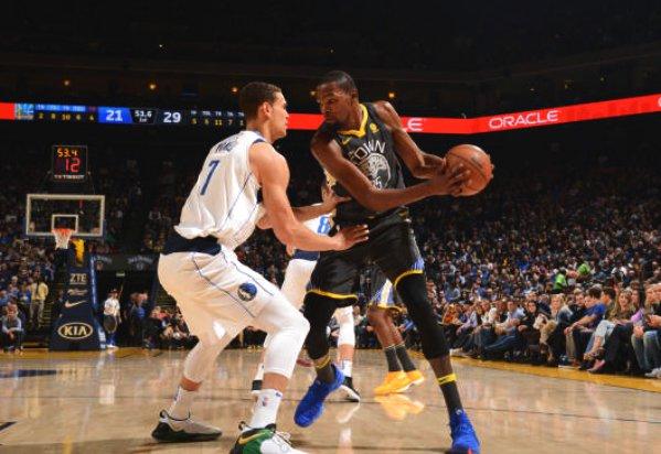 库里 20+7+8 杜兰特 24+9 勇士横扫独行侠结束连败