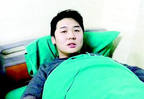 怒赞!95后辅警徒手接坠楼女 千钧一发之际他的一个举动