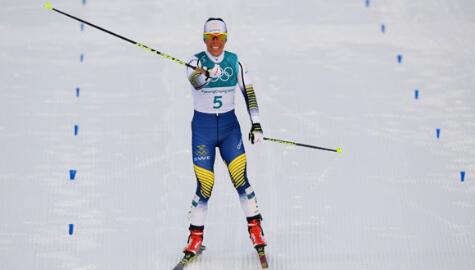 瑞典女将冬奥首金花落瑞典选手卡拉 中国选手李馨列51位