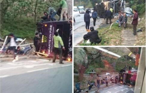 香港双层巴士侧翻致多人死亡 巴士向左翻侧不少乘客被困