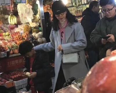 美翻了！李冰冰买菜被偶遇 
