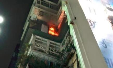 台北东区大楼着火暂无人员伤亡 具体起火原因还在调查