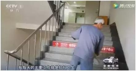 高手在民间!22岁外卖小哥送餐后优雅弹钢琴技惊四座瞬间火了