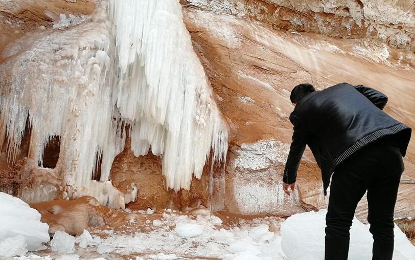 泪目!姐妹赏冰挂出意外致一死一伤 在外务工没想回乡见面竟成永别