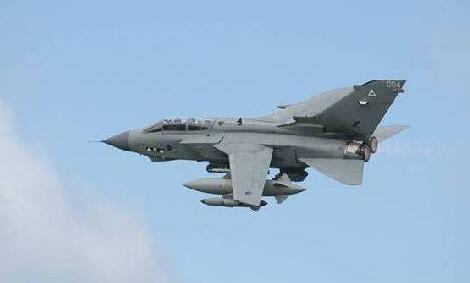 英国战机吓坏动物,母鸡相互踩踏窒息,军方累积支付1756万元补偿金