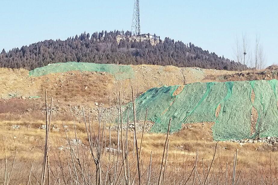 ��ʯ�ֵ����ɽ·����ɽ�����д���������¶ �ﳾ����