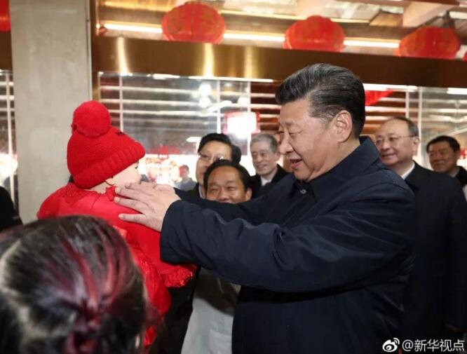 村民对总书记说，您是人民的好领袖；习近平回答，我是人民的勤务员