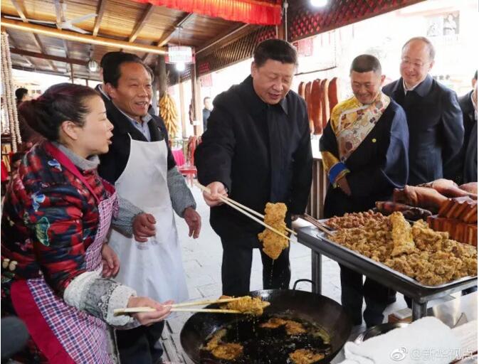 村民对总书记说，您是人民的好领袖；习近平回答，我是人民的勤务员