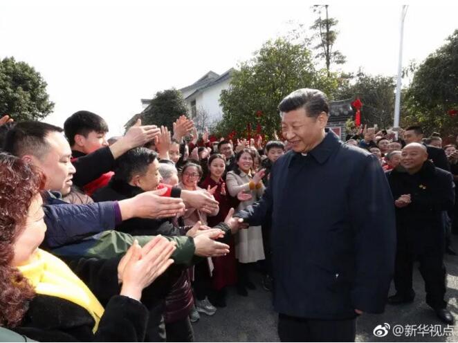 村民对总书记说，您是人民的好领袖；习近平回答，我是人民的勤务员