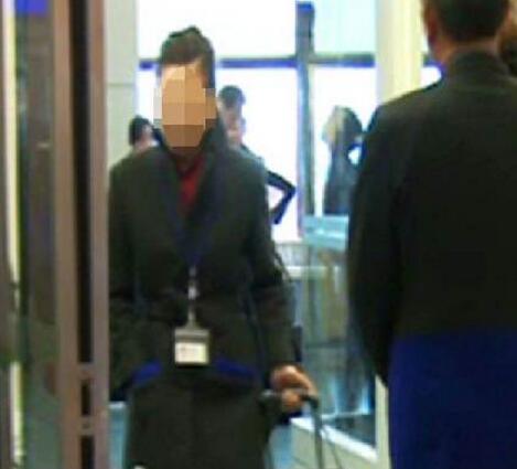 空姐夹藏6公斤黄金 遭日本海关查获后留置罚款,终被解雇