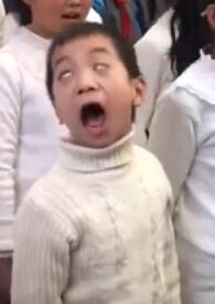 哈哈哈,熊孩子合唱太投入翻白眼 小戏精挑眉毛、抛媚眼不靠C位靠演技