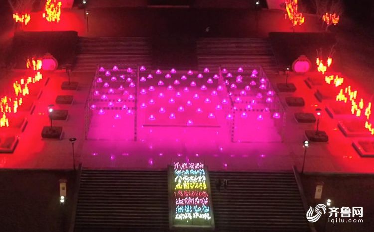 灯光show起来 春节不放鞭炮年味一样浓