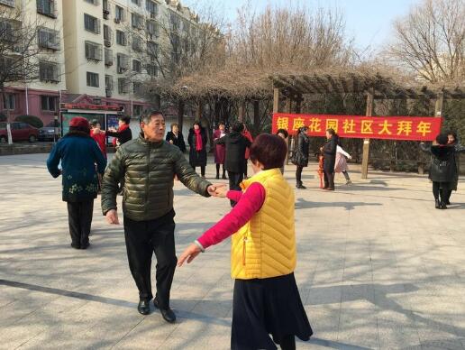 银座花园社区邻里大拜年 趣味互动增进邻里往来