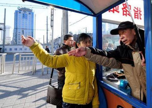 “京城指路大王”谢亮辞世:十余年义务指路 高峰一天服务几千人