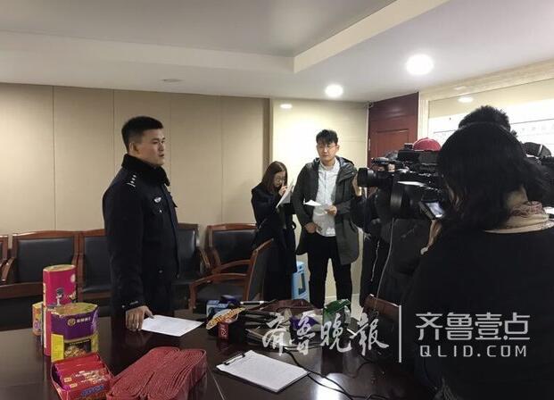 夜游大明湖临时起意 四名外地游客当街燃放烟花被罚