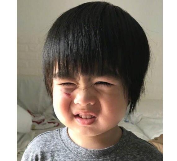 С��������־ӱ���ӵ�����һ�����˿� ���Ŵ��۾�û�п���������