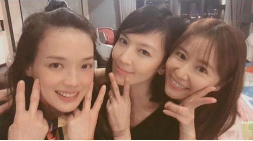 ��������������ٽ����Ծۻ� �����õ�������Ů