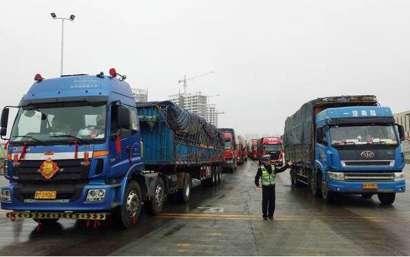 琼州海峡恢复通航 三大港口仍有近万辆车待渡