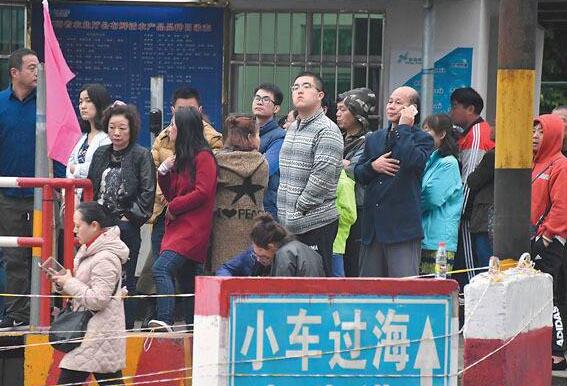 琼州海峡恢复通航 三大港口仍有近万辆车待渡