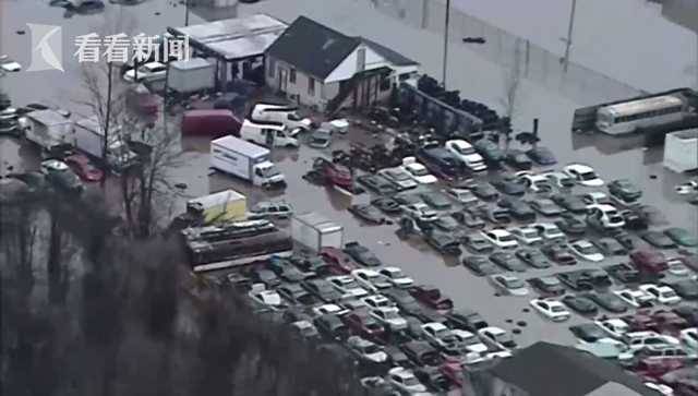 美国暴雨多地被淹 数百辆汽车泡水仅车顶露头