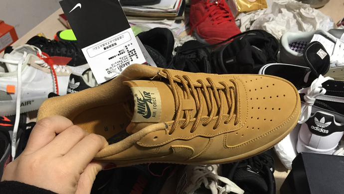 夜探“鬼市”!暗访莆田假鞋市场 挂着“脆香鸡米饭”门面却没任何餐具